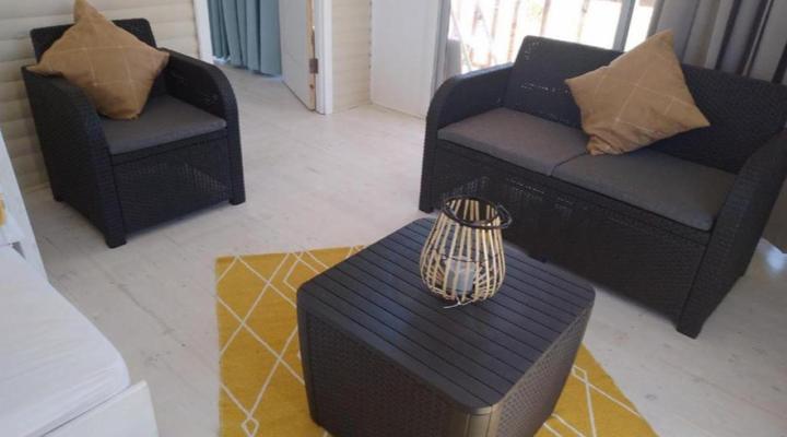 CoCo de Mer Self Catering Logs