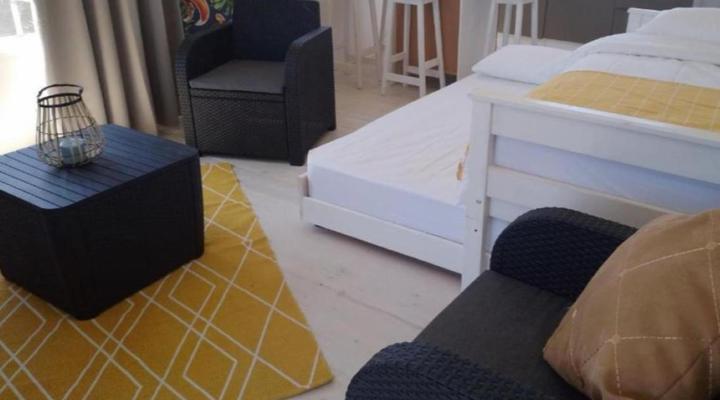 CoCo de Mer Self Catering Logs