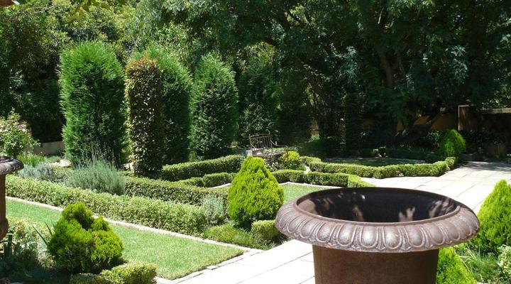 The Moon and Sixpence