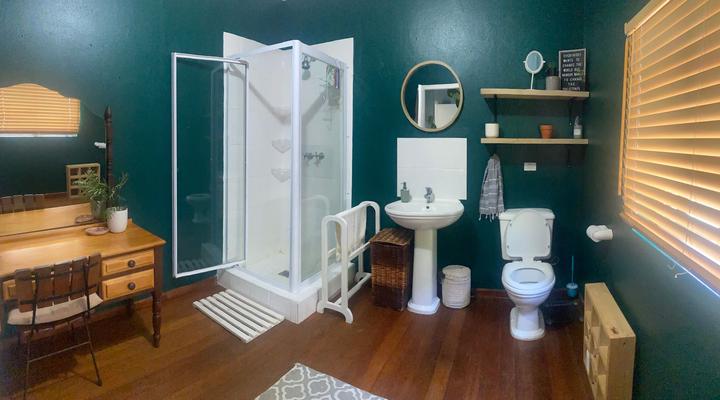 Xanske's Place with Wood fired Hot Tub