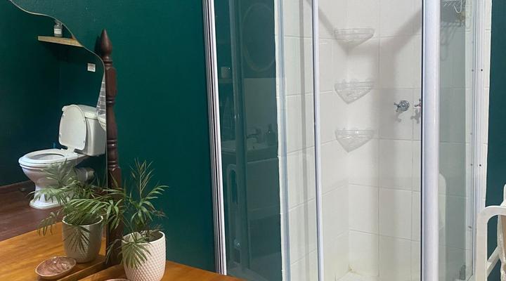 Xanske's Place with Wood fired Hot Tub