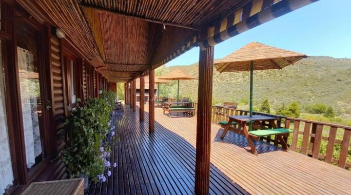 Eagle Falls Country Lodge & Adventures