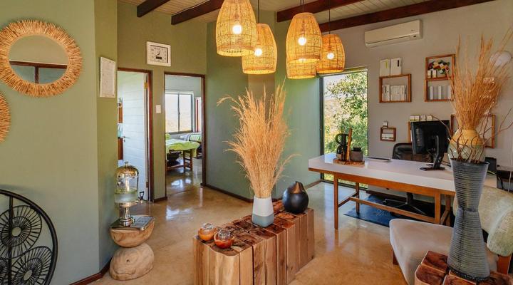 Rhino Ridge Safari Lodge