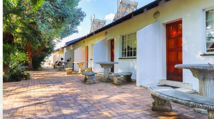 The White House Guest Lodge