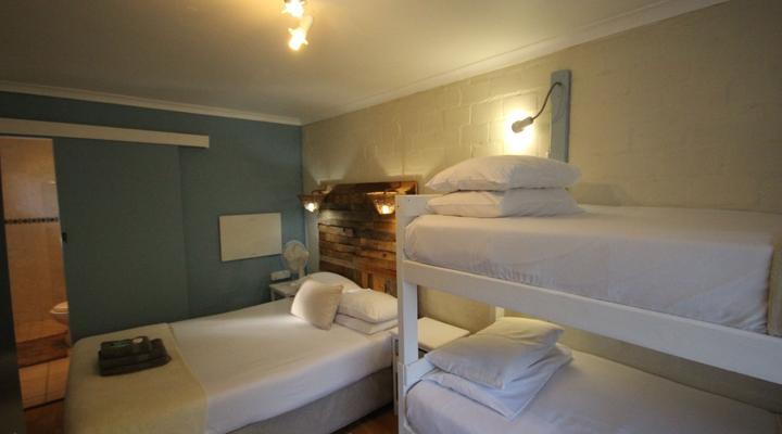 Saltycrax Backpackers & Surf Lodge