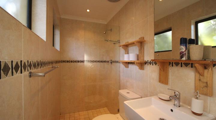 Saltycrax Backpackers & Surf Lodge