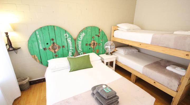 Saltycrax Backpackers & Surf Lodge