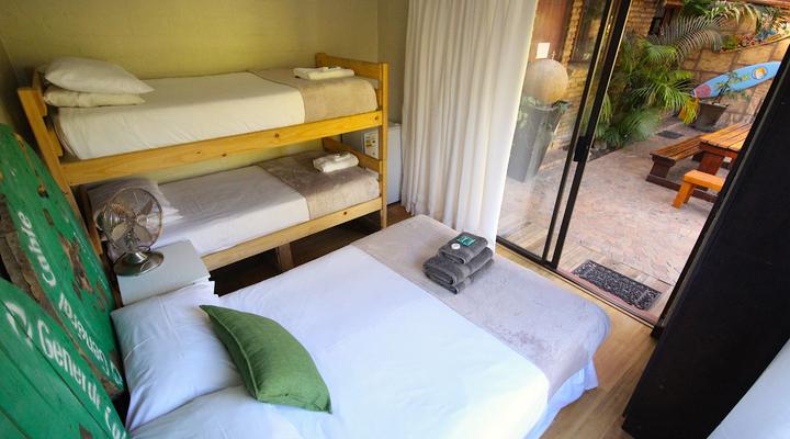 Saltycrax Backpackers & Surf Lodge