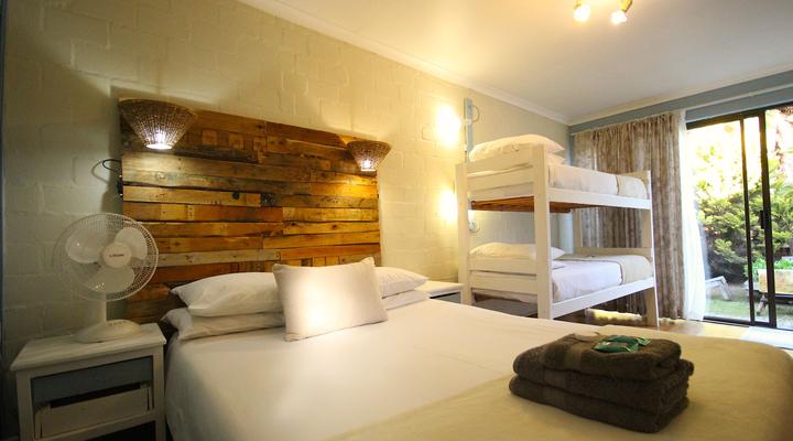 Saltycrax Backpackers & Surf Lodge