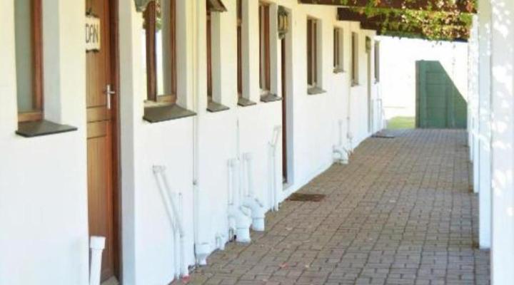 Zoutpan Struishuis Guest Farm