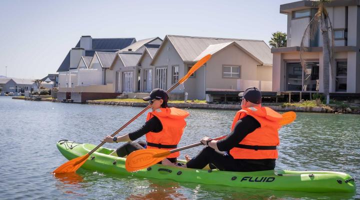 Water Views Apartment