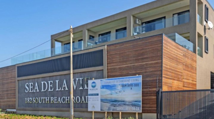 Sea De La Vie 25 by HostAgents