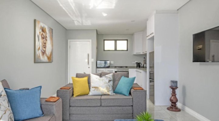 Sea De La Vie 25 by HostAgents