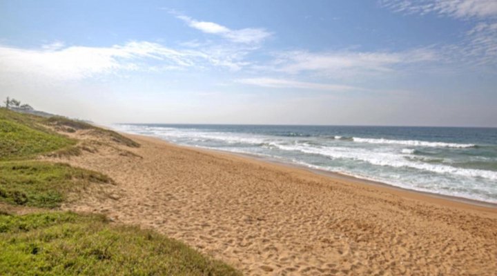 Sea De La Vie 25 by HostAgents