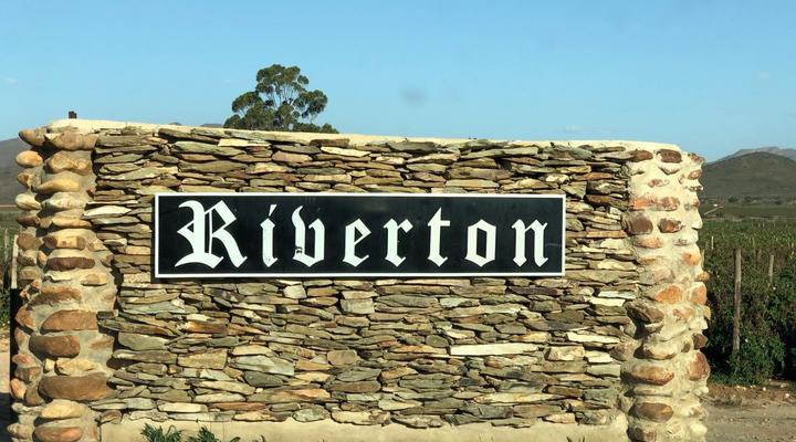 Barry House on Riverton