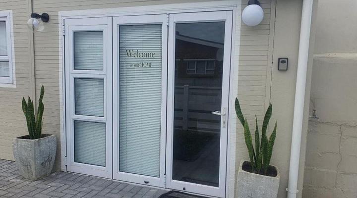 Ons Strandhuisie N5 in Pearly Beach