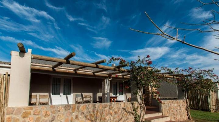 Oewerzicht Tented River Lodge & Farm Cottages