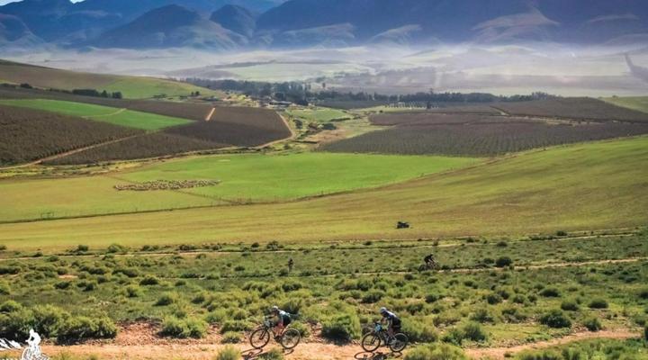 Oewerzicht Tented River Lodge & Farm Cottages