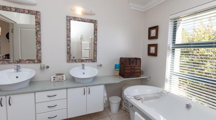 Manhattan Estates - Views For Days