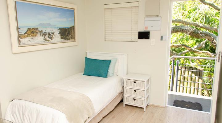 Lindy Van Niekerk Art & Accommodation