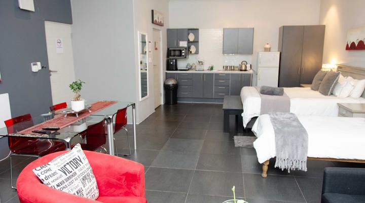 Lindy Van Niekerk Art & Accommodation