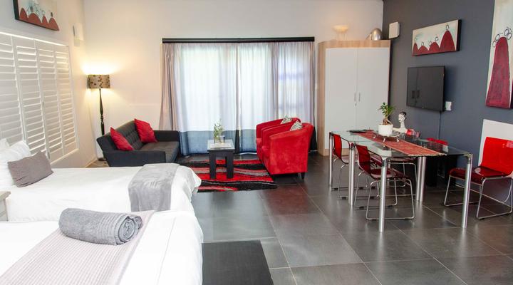 Lindy Van Niekerk Art & Accommodation