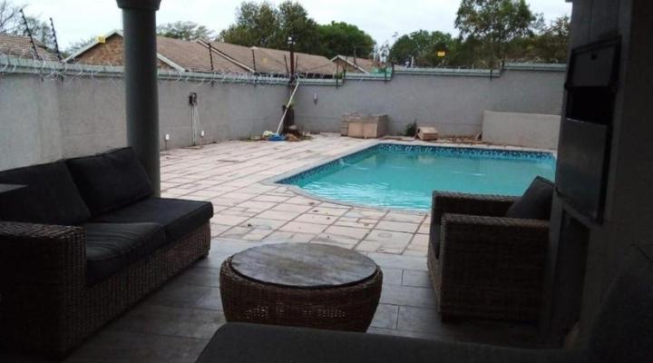 MOK villa holiday home next to Kruger