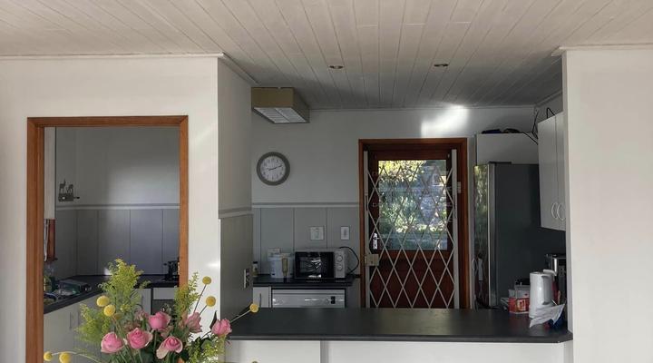 Two Oceans Artist's Home