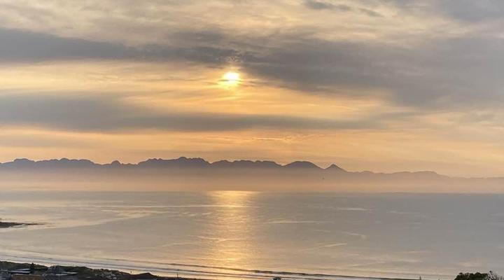 Two Oceans Artist's Home