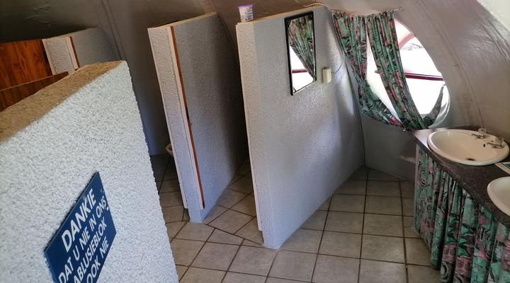 Igloo Inn Overnight and Caravan Park