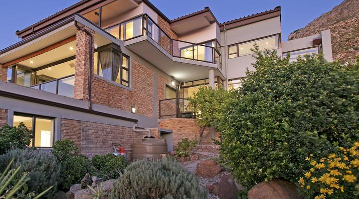 Zaria Sun Family by HostAgents