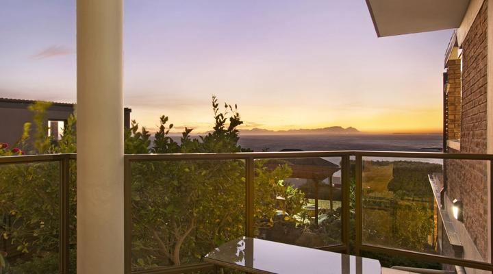 Zaria Sun Family by HostAgents