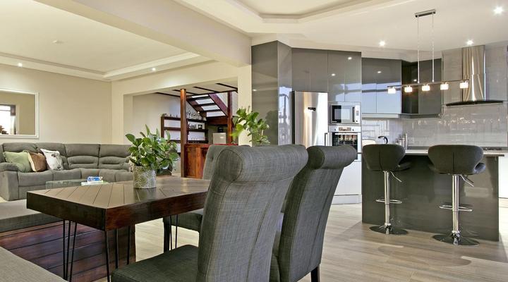 Zaria Sun Family by HostAgents