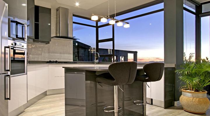 Zaria Sun Family by HostAgents