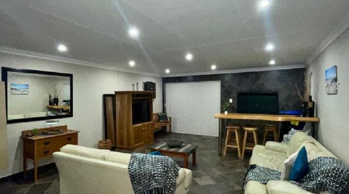 Adri's Self-catering Jeffreys Bay
