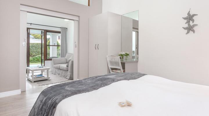 Sixteen Guesthouse on Main