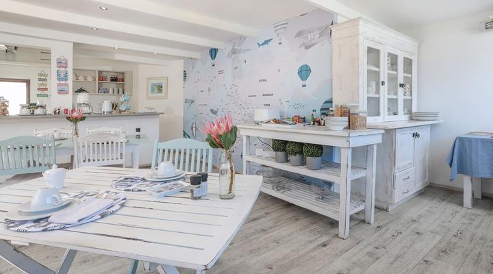 Sixteen Guesthouse on Main