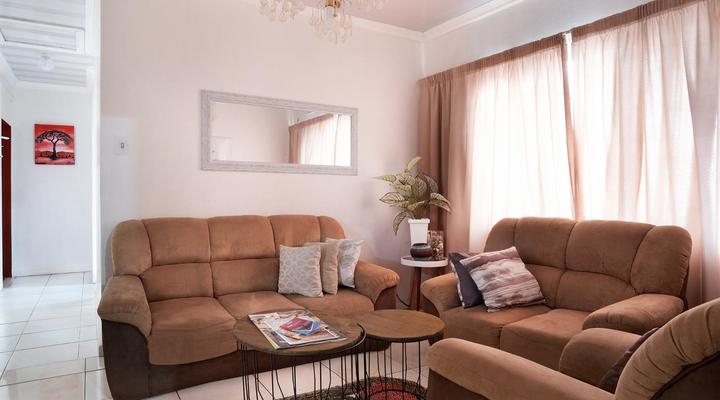 25 Jacaranda Lodge & Backpackers