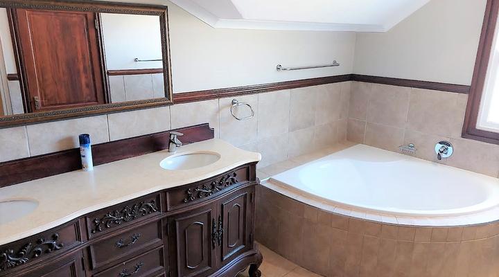 Three Rawdons Country Estate