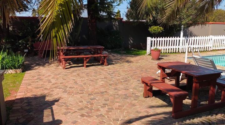 Sibahlenomhlambi Guest House