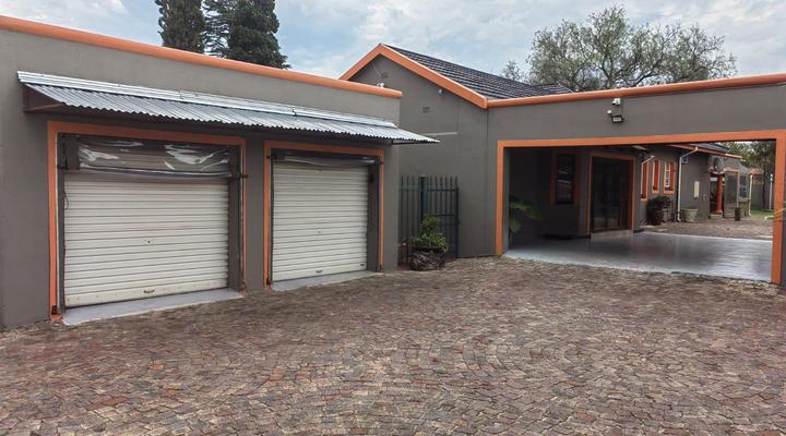 Sibahlenomhlambi Guest House