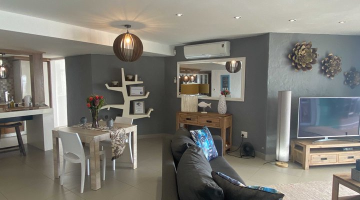 C’est La Vie Beach House