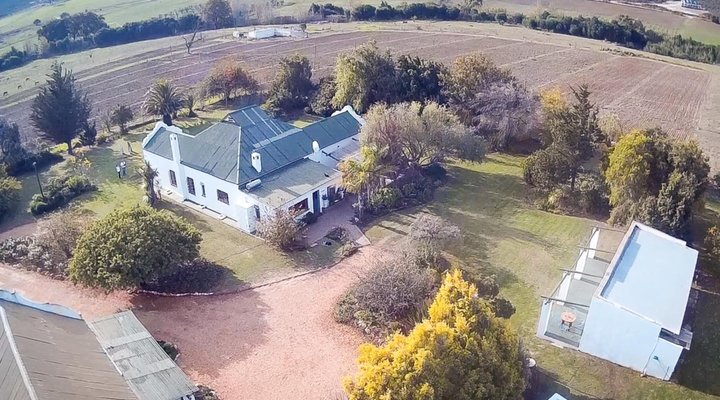 The Blue Cow Barn - Boutique Farm Accommodation 