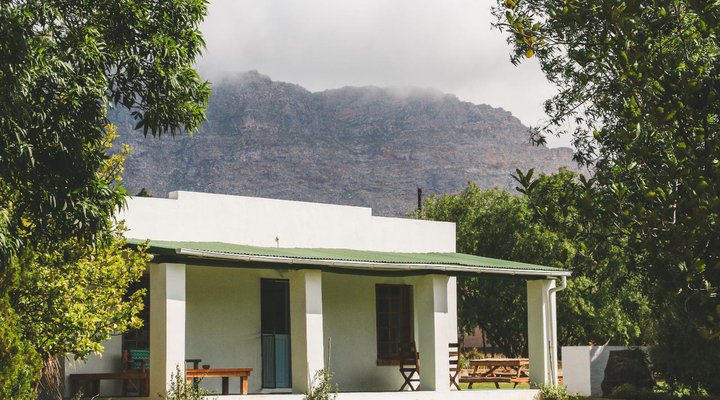 The Blue Cow Barn - Boutique Farm Accommodation 