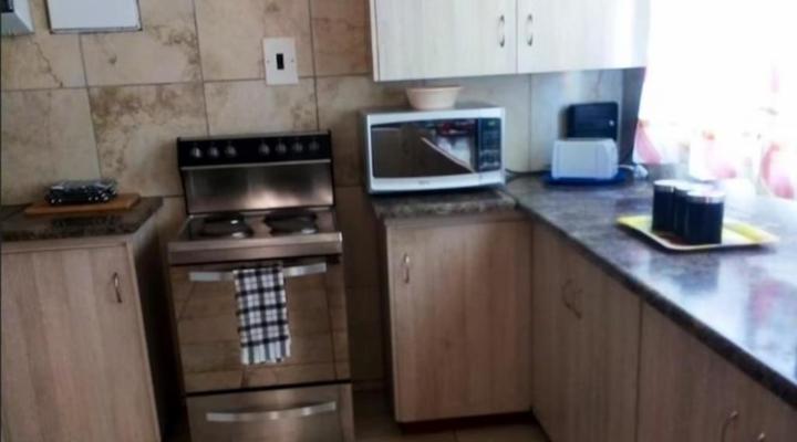 Spoelklippie Guesthouse (Whole house & Whole Flat)