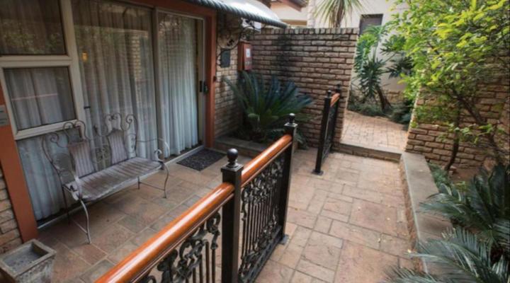 Le Cozmo Guest House