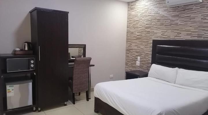 Bayside 14 Monty Naicker Street