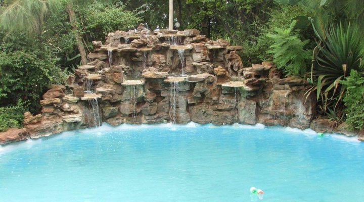 Malibu Country Lodge