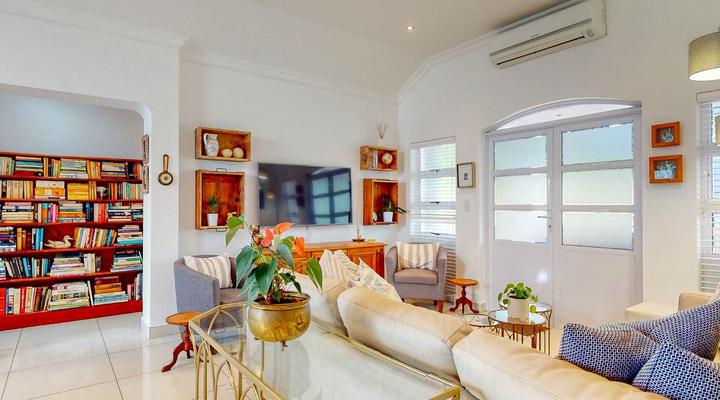 Rose Cottage in Caribbean Estate