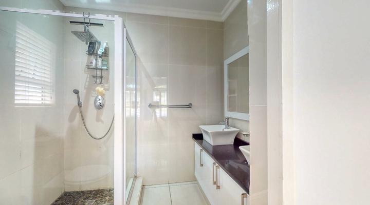 Rose Cottage in Caribbean Estate